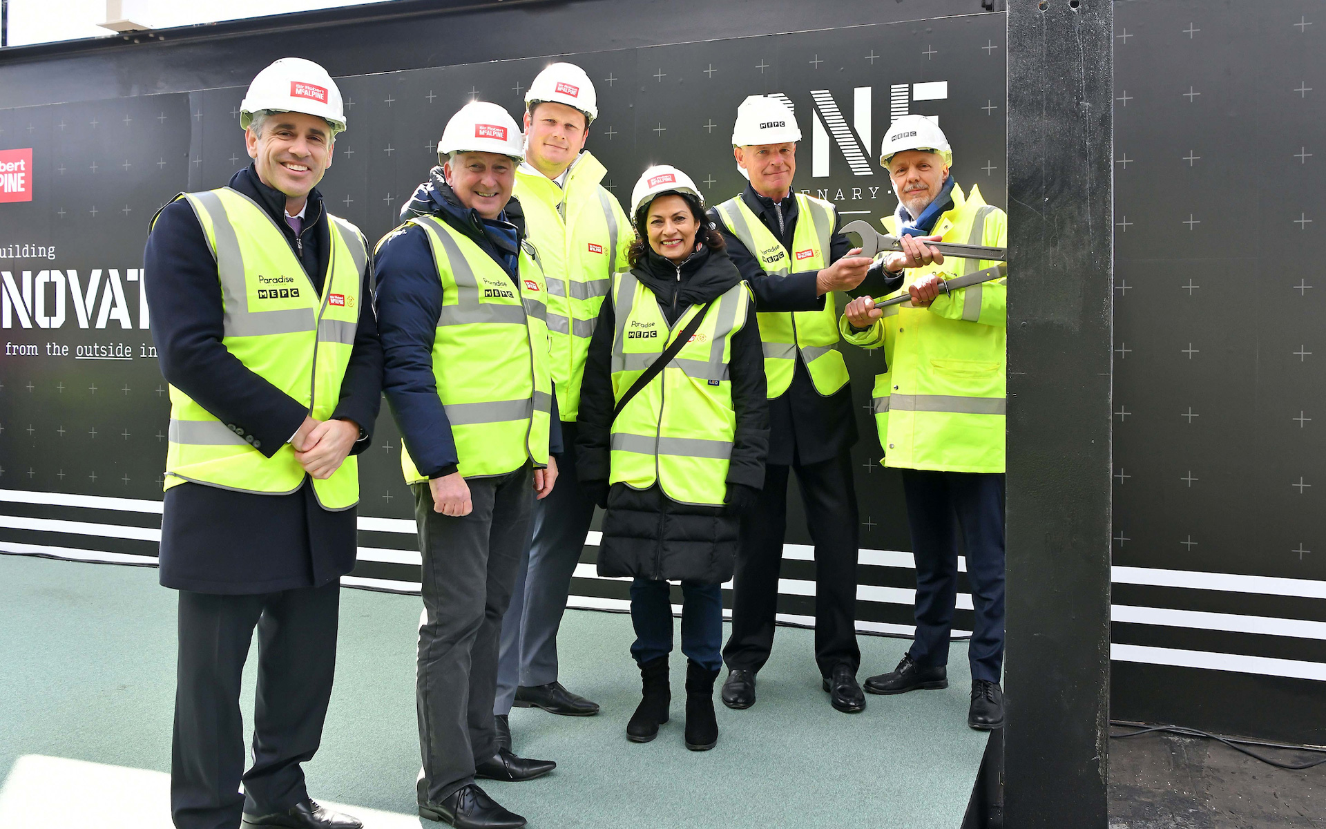 (L-R of group): Hector McAlpine of Sir Robert McAlpine, Ian Ward, Leader of Birmingham City Council, Stuart Bale of Sir Robert McAlpine, Anita Bhalla of Greater Birmingham &amp; Solihull Local Enterprise Partnership, Chris Taylor of Federated Hermes and Rob Groves of MEPC.