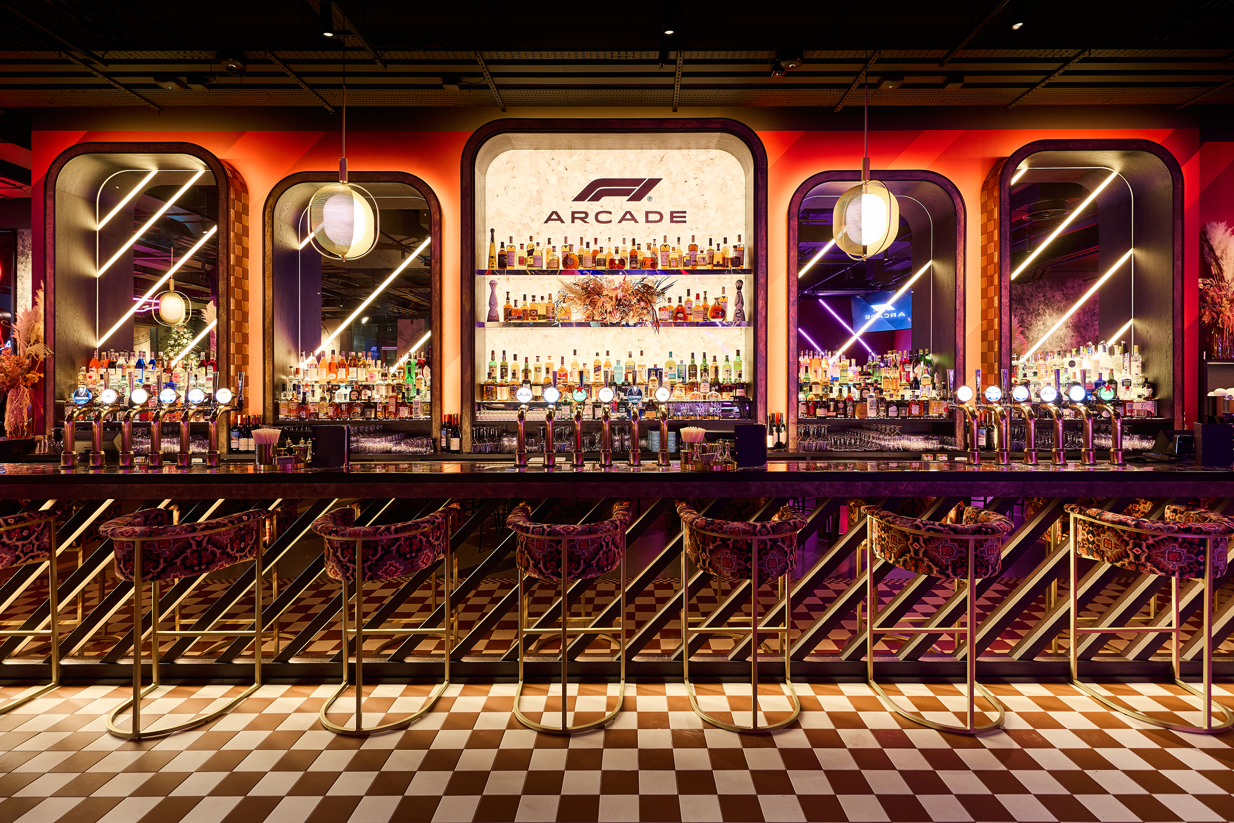 Paradise F1 Arcade bar
